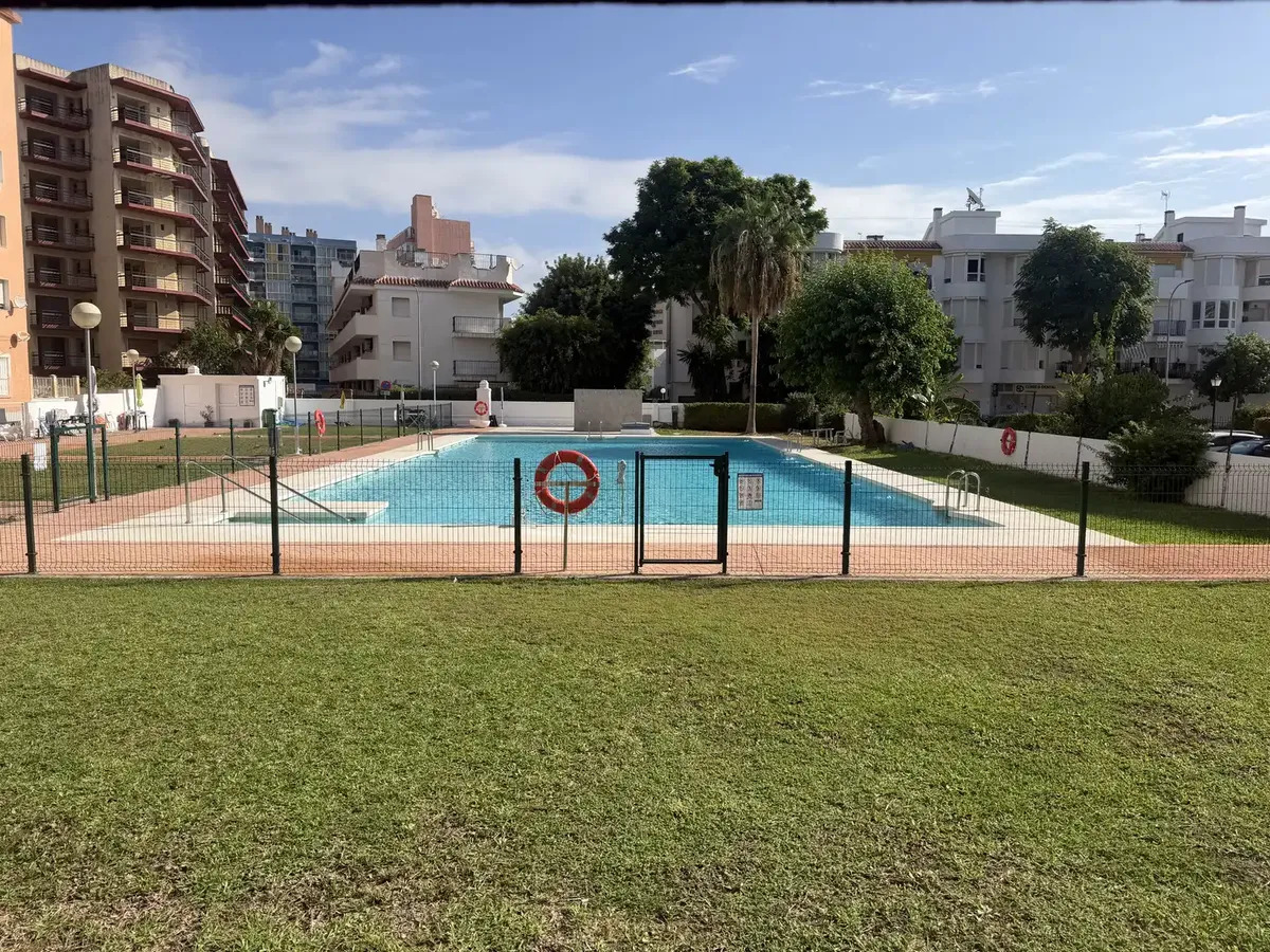 Media  Temporada . Se alquila de 12.10.26-30.6.27  bonito apartamento en el centro de Torremolinos