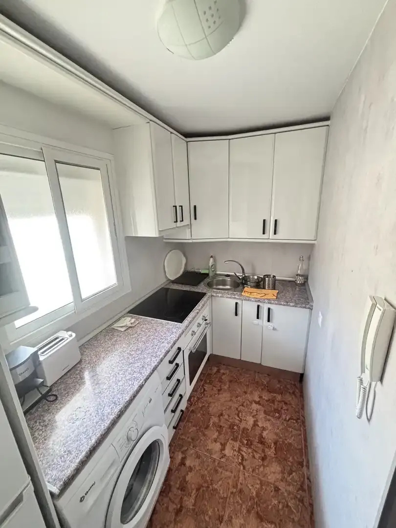 Media  Temporada . Se alquila de 12.10.26-30.6.27  bonito apartamento en el centro de Torremolinos