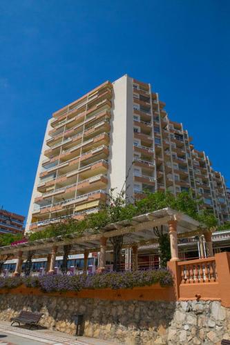 Media Temporada .Se alquila desde  01/09/2026 - 30/06/2027 bonito apartamento con vistas al mar en 1ª línea de playa en Benalmádena