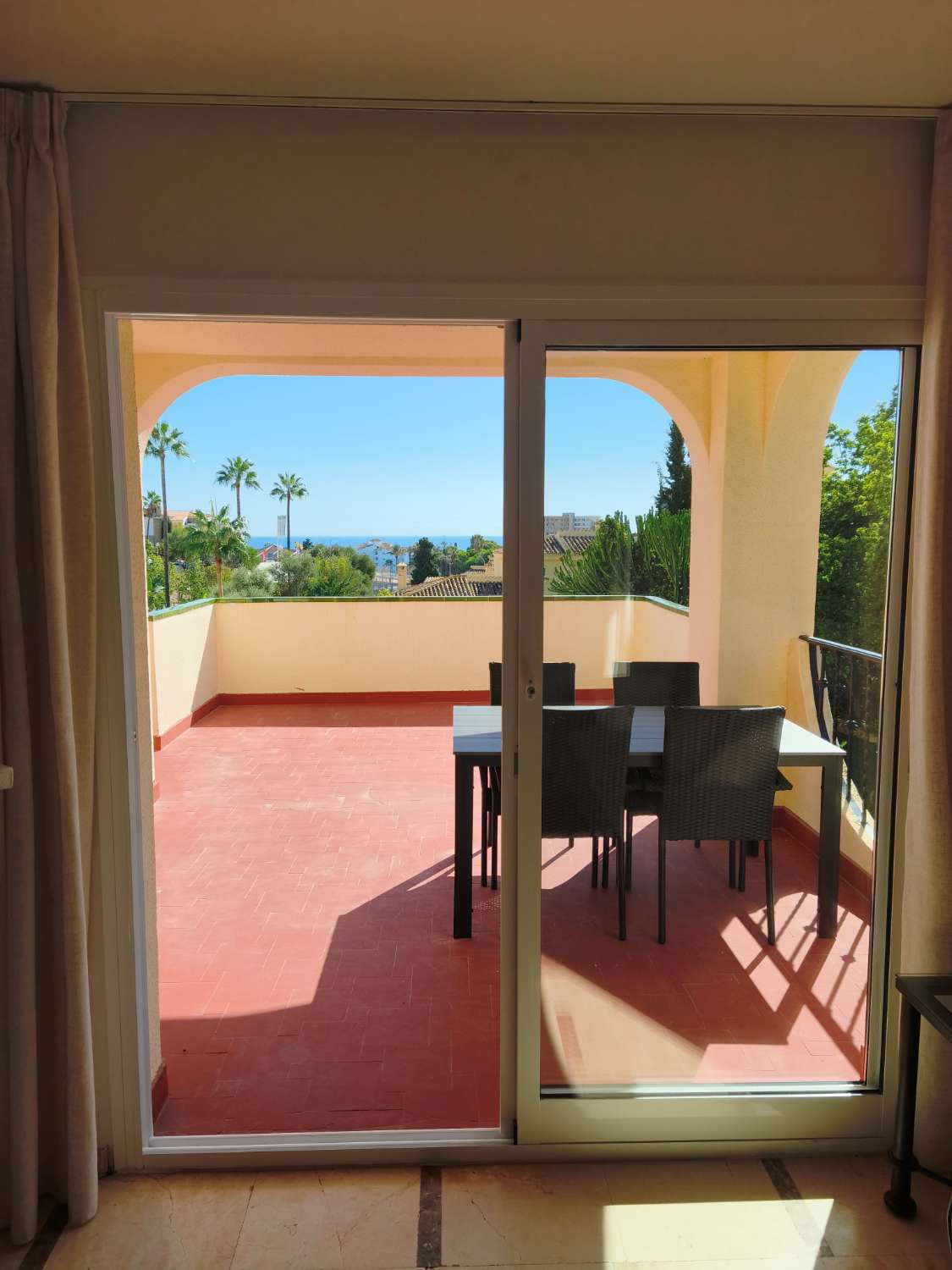 Larga temporada . Se alquila magnifico apartamento con vistas al mar en Riviera del  Sol (Mijas)