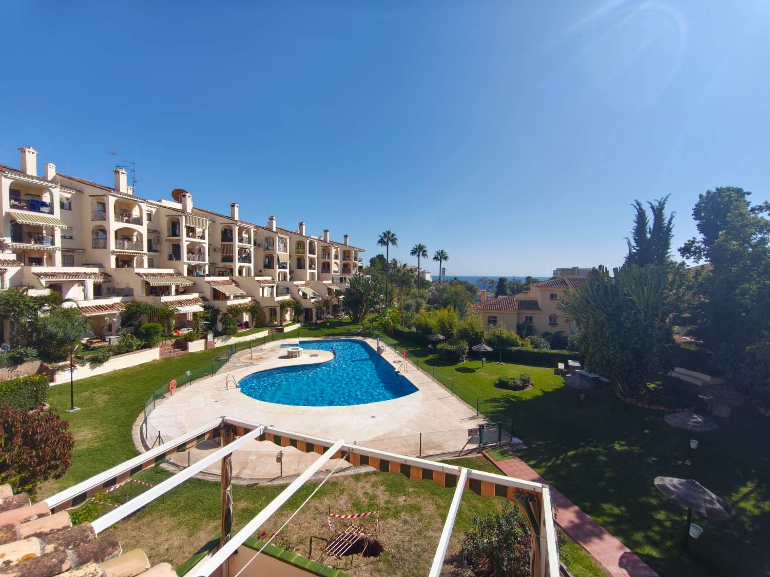 Larga temporada . Se alquila magnifico apartamento con vistas al mar en Riviera del  Sol (Mijas)