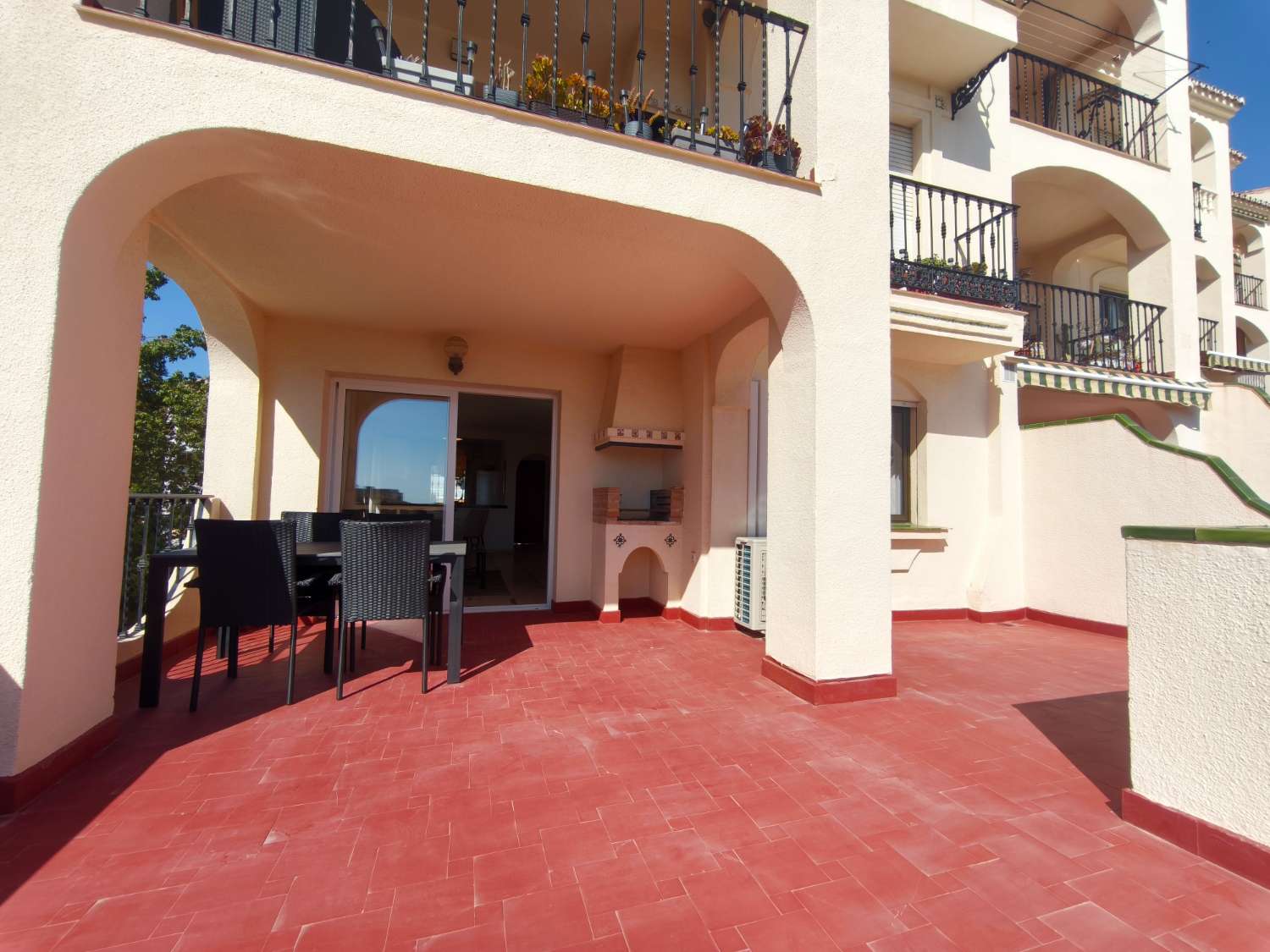 Larga temporada . Se alquila magnifico apartamento con vistas al mar en Riviera del  Sol (Mijas)