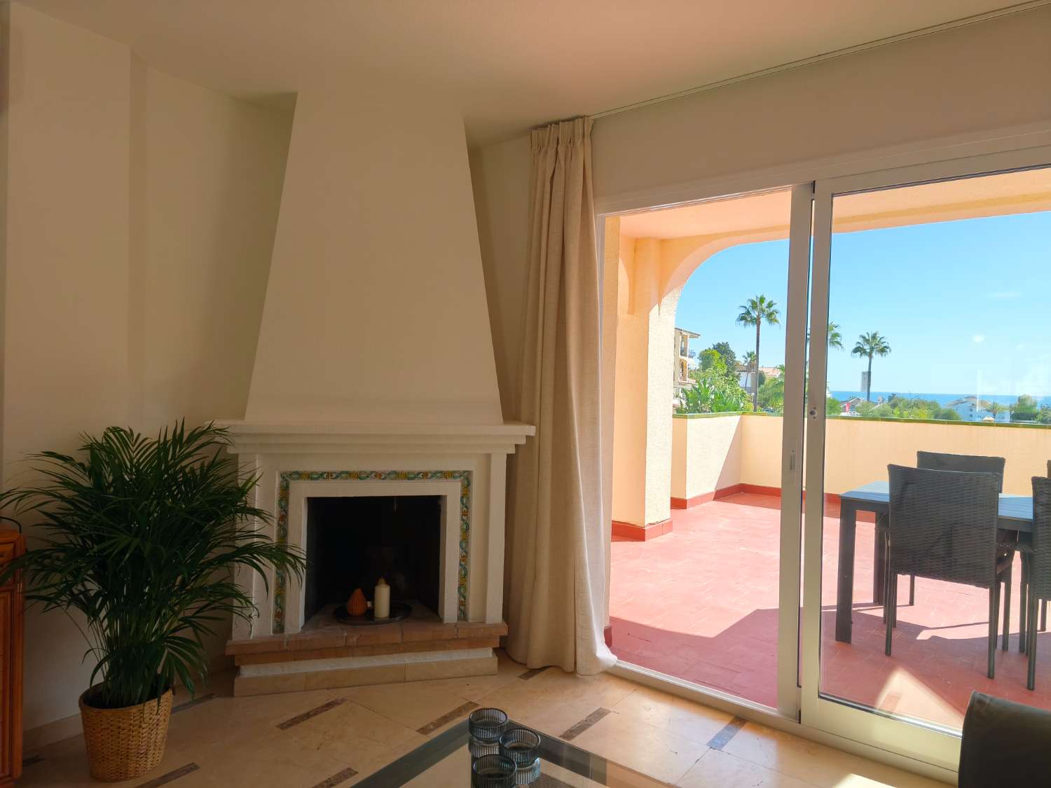 Larga temporada . Se alquila magnifico apartamento con vistas al mar en Riviera del  Sol (Mijas)