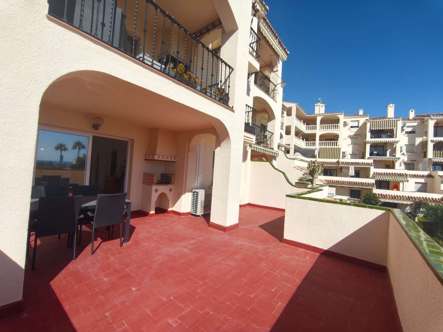 Larga temporada . Se alquila magnifico apartamento con vistas al mar en Riviera del  Sol (Mijas)
