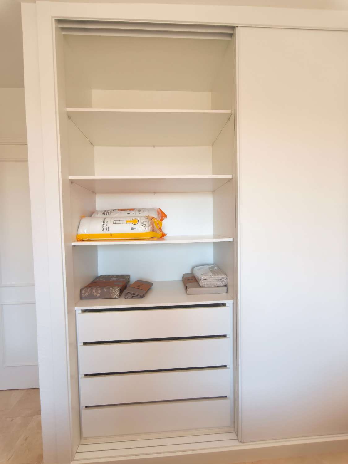 Larga temporada . Se alquila magnifico apartamento con vistas al mar en Riviera del  Sol (Mijas)