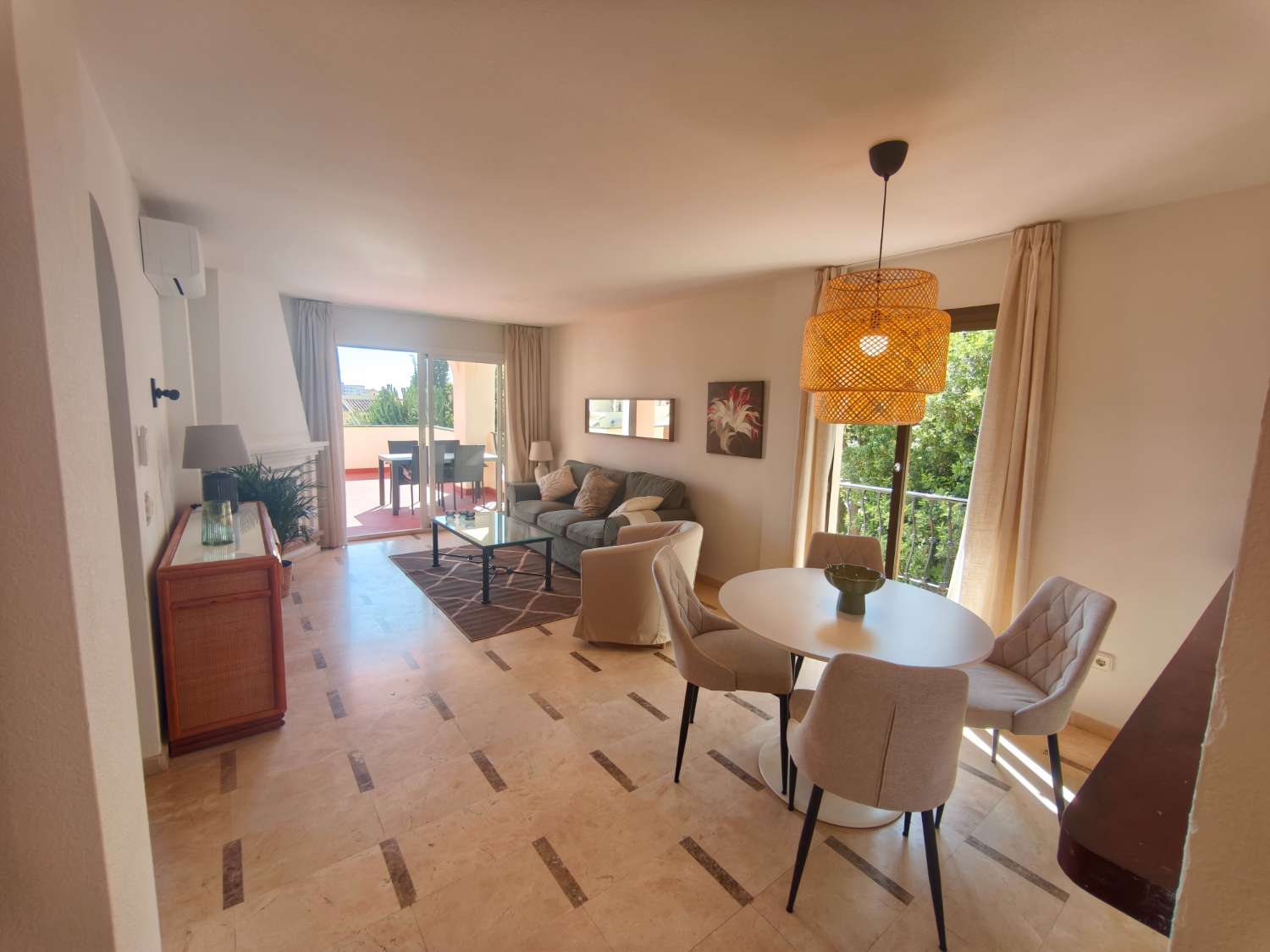 Larga temporada . Se alquila magnifico apartamento con vistas al mar en Riviera del  Sol (Mijas)