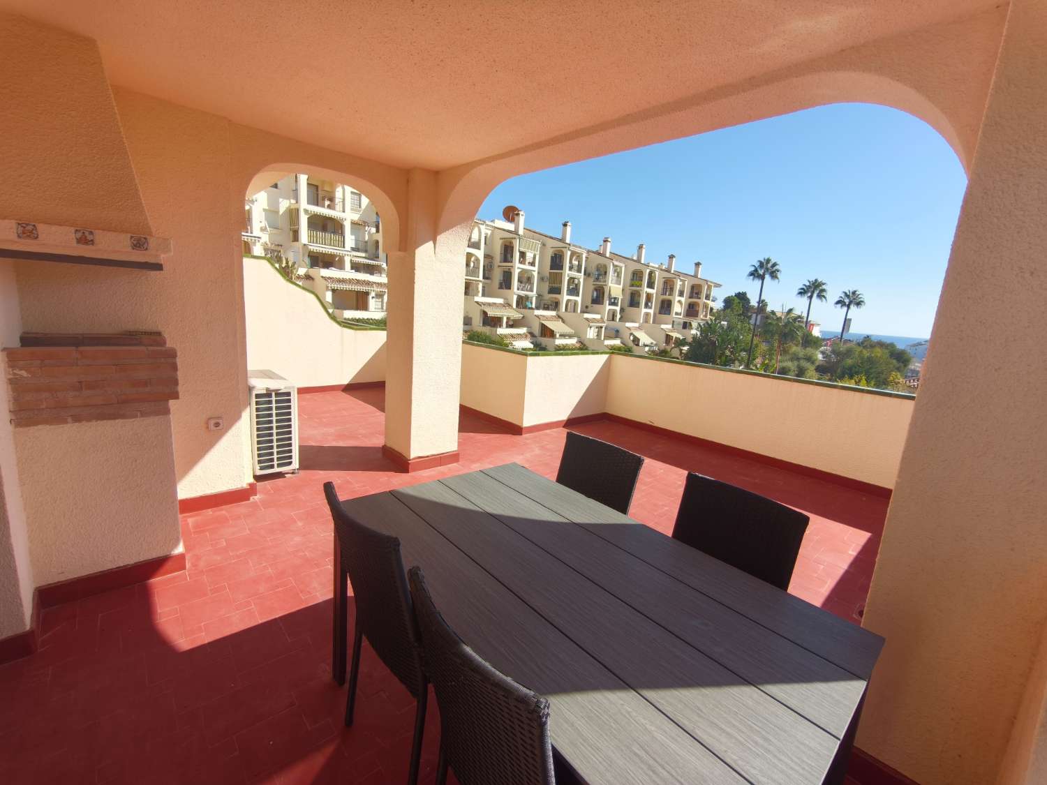Larga temporada . Se alquila magnifico apartamento con vistas al mar en Riviera del  Sol (Mijas)