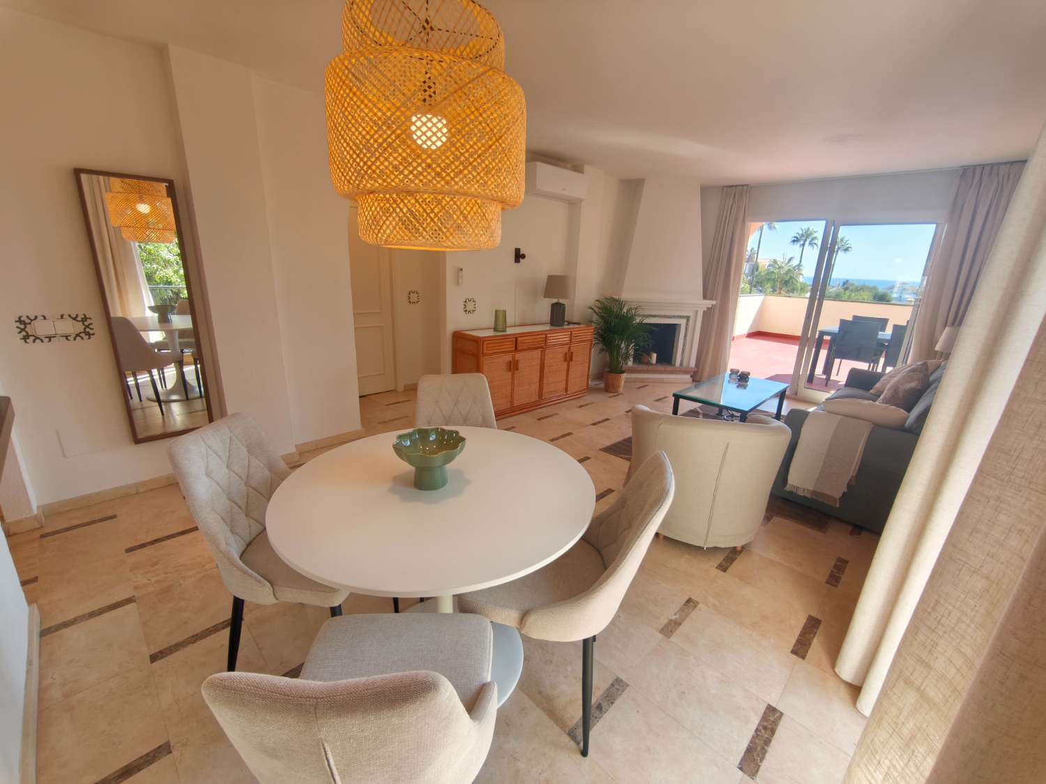 Larga temporada . Se alquila magnifico apartamento con vistas al mar en Riviera del  Sol (Mijas)