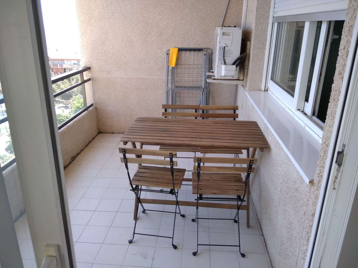 Larga Temporada . Se alquila bonito apartamento con vistas al mar en 2ª línea de playa en Benalmádena