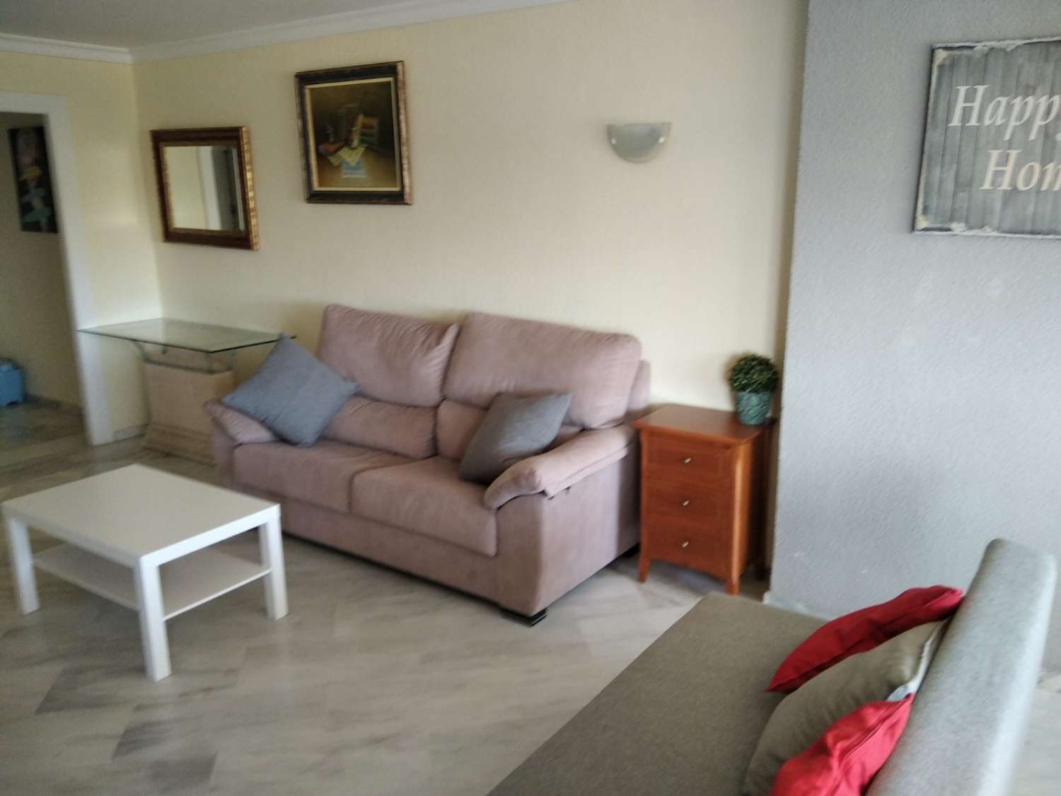 Larga Temporada . Se alquila bonito apartamento con vistas al mar en 2ª línea de playa en Benalmádena