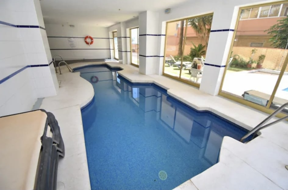 MEDIA  TEMPORADA .SE ALQUILA DESDE 1. 12 .26 -30.6.27  MAGNIFICO APARTAMENTO  EN 1ª LINEA DE PLAYA EN LOS BOLICHES ( FUENGIROLA)