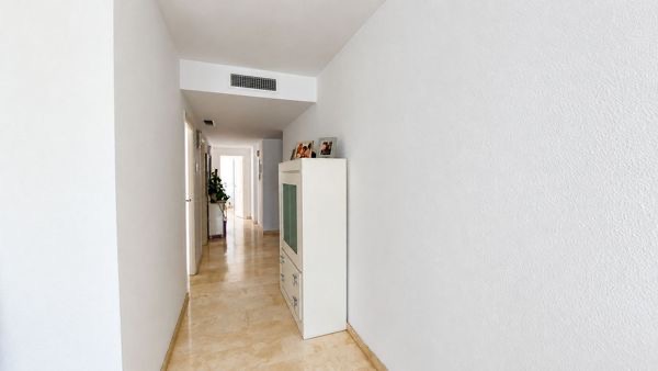MEDIA  TEMPORADA .SE ALQUILA DESDE 1. 12 .26 -30.6.27  MAGNIFICO APARTAMENTO  EN 1ª LINEA DE PLAYA EN LOS BOLICHES ( FUENGIROLA)