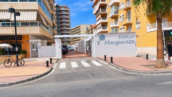 MEDIA  TEMPORADA .SE ALQUILA DESDE 1. 12 .26 -30.6.27  MAGNIFICO APARTAMENTO  EN 1ª LINEA DE PLAYA EN LOS BOLICHES ( FUENGIROLA)