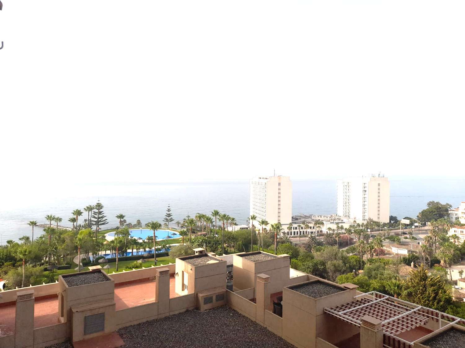 Media temporada SE ALQUILA desde Ahora  máximo 11 meses bonito apartamento con vistas al mar EN 1ª LINEA DE PLAYA EN BENALMADENA