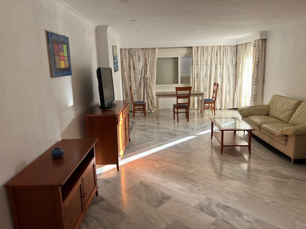 Media temporada SE ALQUILA desde Ahora  máximo 11 meses bonito apartamento con vistas al mar EN 1ª LINEA DE PLAYA EN BENALMADENA