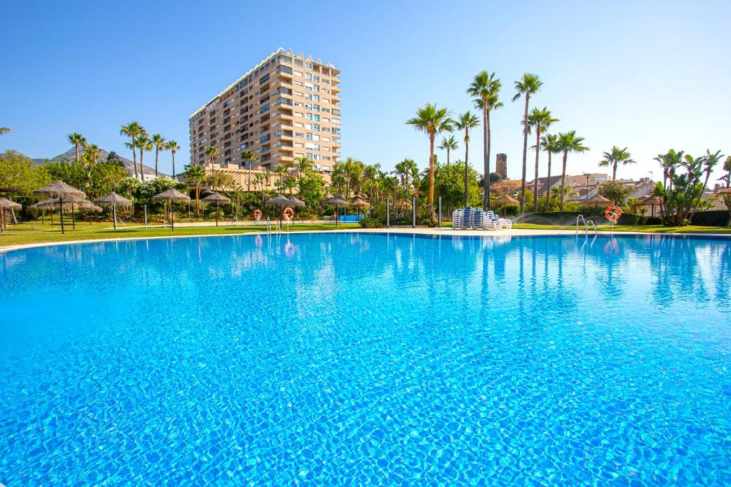 Media temporada SE ALQUILA desde Ahora  máximo 11 meses bonito apartamento con vistas al mar EN 1ª LINEA DE PLAYA EN BENALMADENA