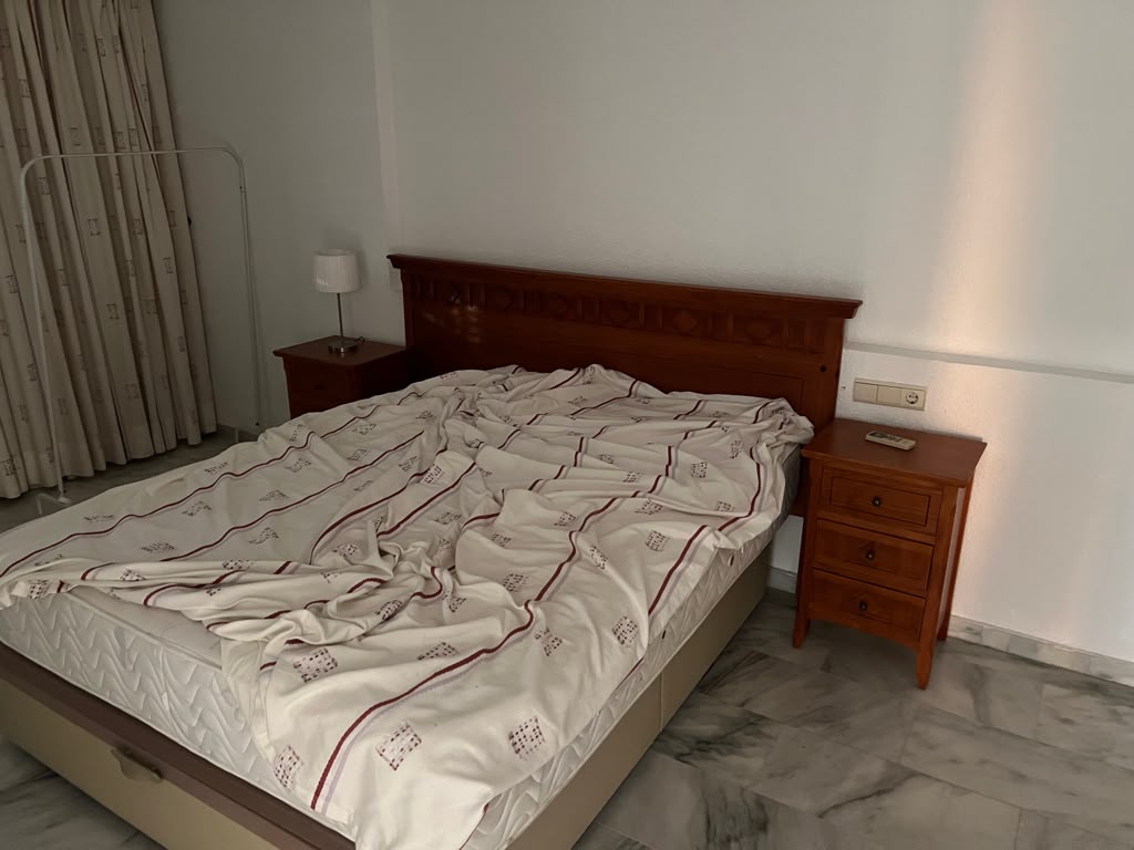 Media temporada SE ALQUILA desde Ahora  máximo 11 meses bonito apartamento con vistas al mar EN 1ª LINEA DE PLAYA EN BENALMADENA