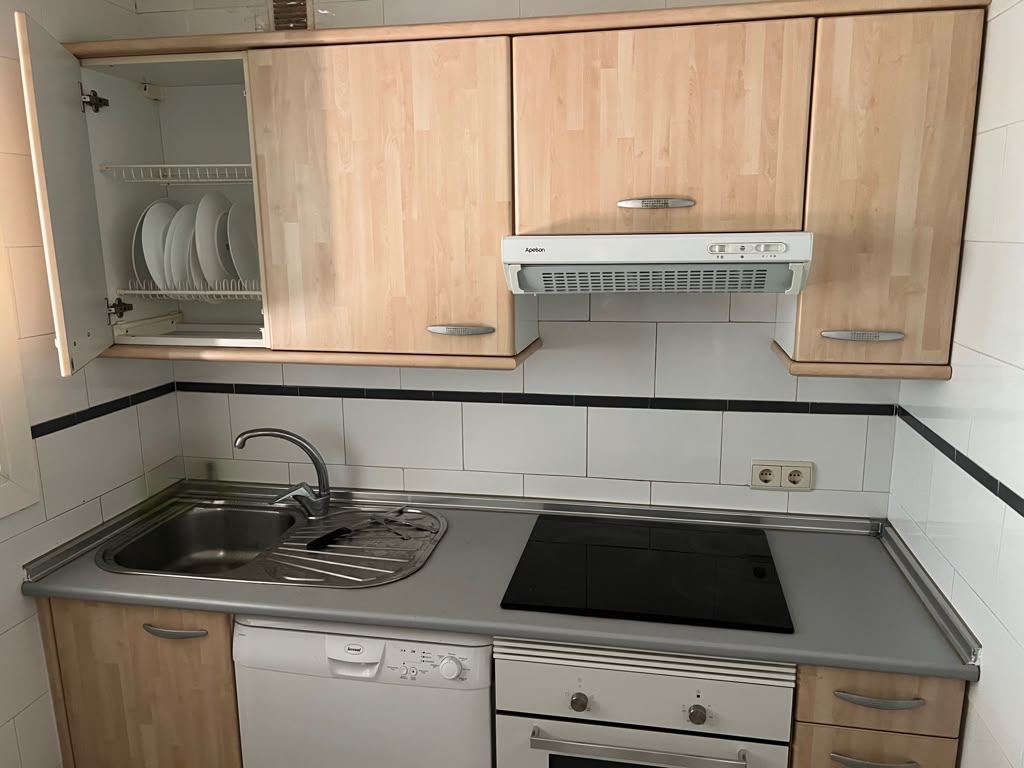 Media temporada SE ALQUILA desde Ahora  máximo 11 meses bonito apartamento con vistas al mar EN 1ª LINEA DE PLAYA EN BENALMADENA