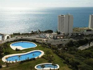 Media temporada SE ALQUILA desde Ahora  máximo 11 meses bonito apartamento con vistas al mar EN 1ª LINEA DE PLAYA EN BENALMADENA